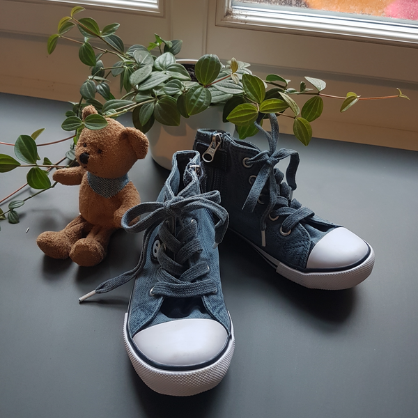 Billowy Denim Sneakers - Größe 28